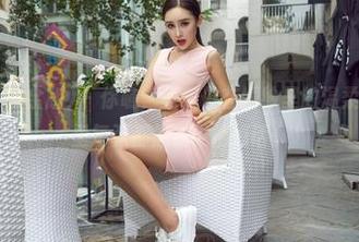 AISS爱丝(黄金版) – 你瞧，亚美依在婚纱里的温柔，原图合集里每张都像在说悄悄话。