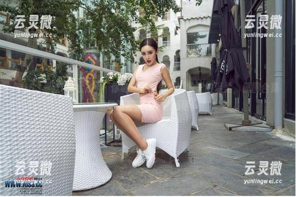 AISS爱丝(黄金版) - 你瞧，亚美依在婚纱里的温柔，原图合集里每张都像在说悄悄话。