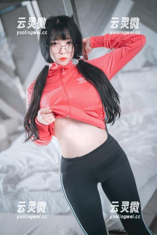 哈哈，Aram(아람)丝袜图集，适合放在床头小翻翻。