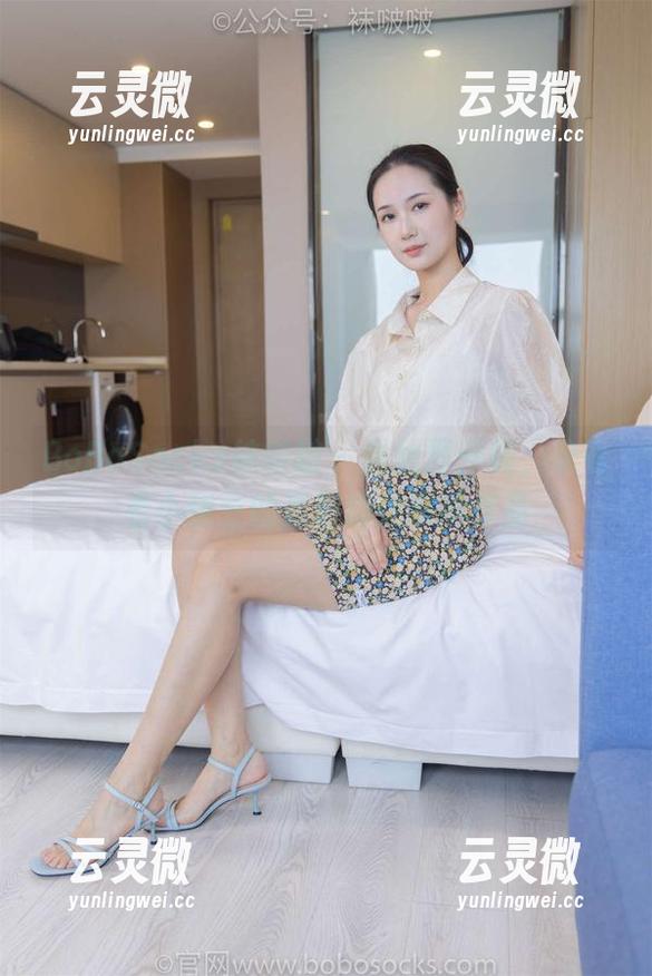 BoBoSocks袜啵啵-小甜豆 BoBoSocks袜啵啵 - 黑丝再升级,来看看小甜豆的透明脚尖写真作品
