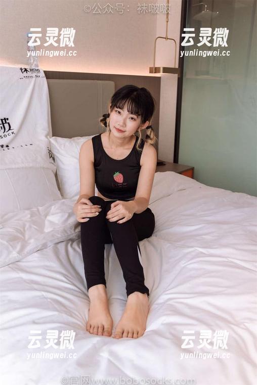 BoBoSocks袜啵啵 - 这美图简直太有创意了，稚予的分指白棉袜让人想流行！