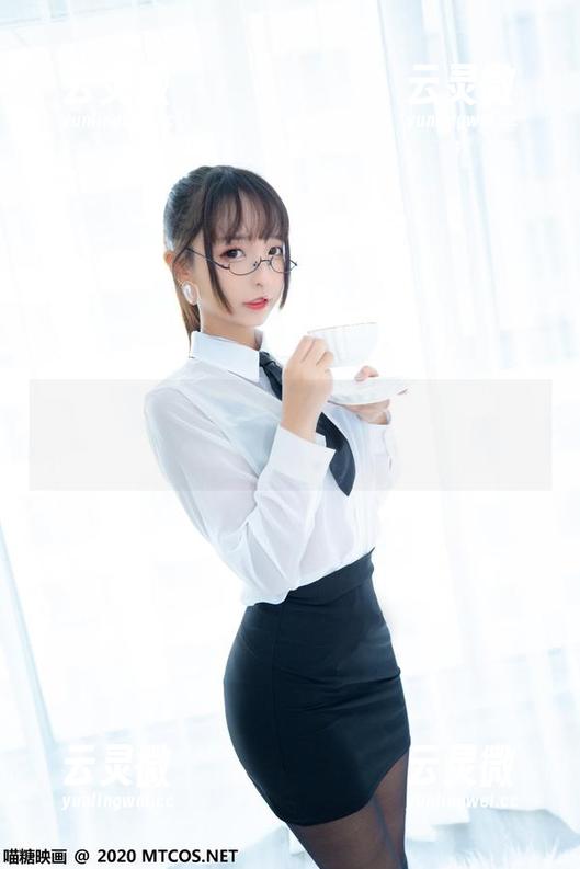 一下子被喵糖映画的黑直长吸引，高清垂直笔直的魅力到位