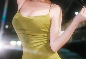 精选Tina很妖孽呀的草莓感写真，注意：小心心被征服！