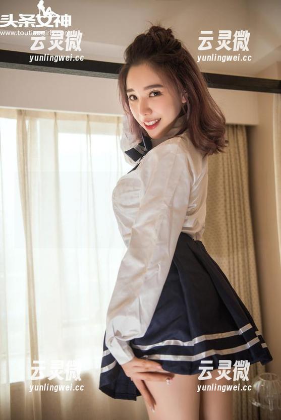 TouTiao头条女神-樊安妮 TouTiao头条女神 - 看樊安妮的眼镜真让人想套上那种气质,照片美图一看就是一种层次感,不说话都有迷人悸动。