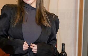 XINGYAN星颜社 – 油亮到让我惊掉下巴的Erikaki，全套图包神仙级别，真要买爆啦！