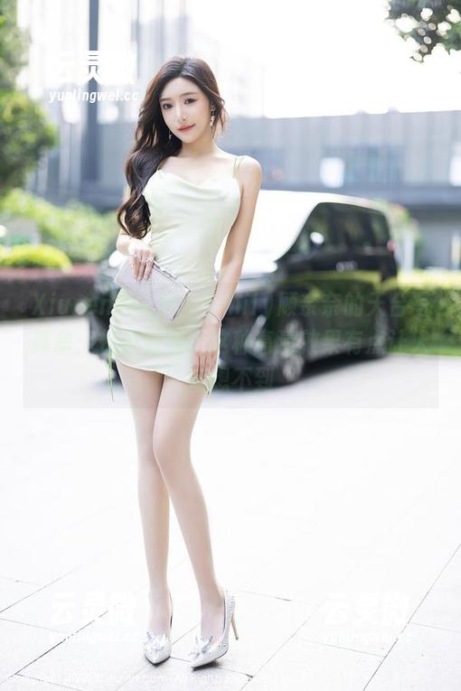 Xiuren秀人网 - Emily顾奈奈的天台写真集：快去看看，这种高清效果有点让人意想不到