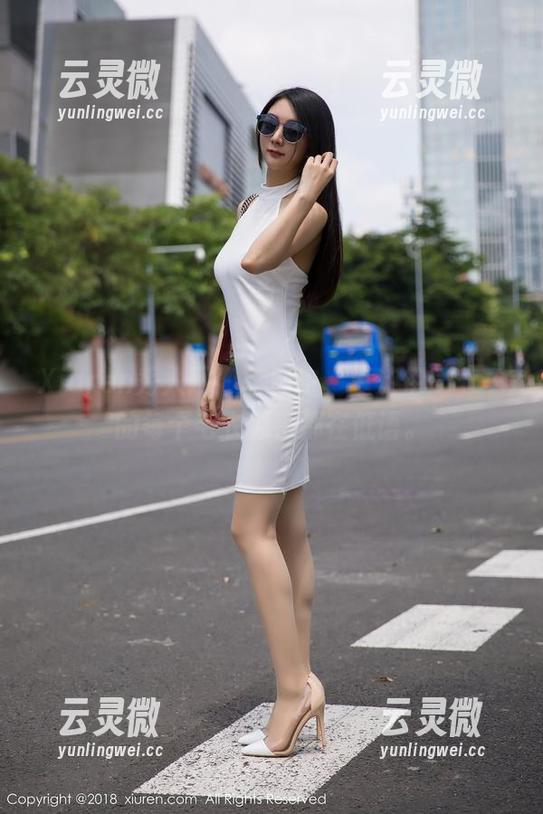 Xiuren秀人网 - 套图中，卓芷伊EricA的每个毛衣似乎都在低语。