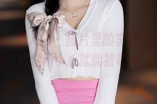 Xiuren秀人网 – 图片里的李丽莎，白得发光，感觉不小心就能被吸进去了。