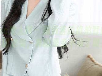 Xiuren秀人网 – 薇薇酱的旅拍套图：风景固然美，真的是走不动了呀！