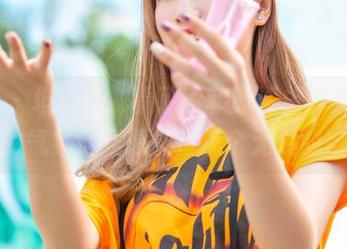 aiss – 坦白说，看了索菲的滑板少女，写真里的气氛让我想重拾那个无畏的自己。