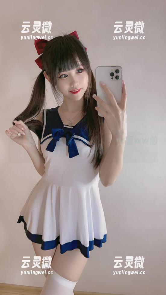 不可思议的牛仔裤图包——miko酱ww的穿搭是否有魔力？