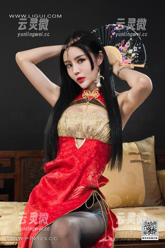 丽柜 - 潘潘制服写真集——穿上这套制服，你能做到吗？快来试试，下载吧！