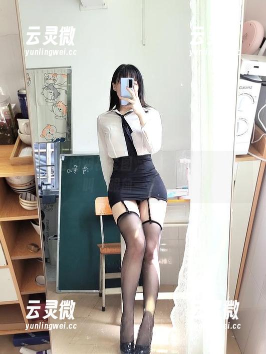 看完九言的网袜套图，我突然理解了什么叫‘眼前一亮’…