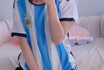 二阶堂宅绘子在空姐制服旁边晒太阳，图片资源请自取，量大还包邮！