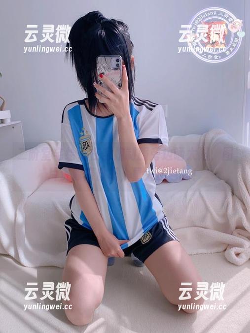 二阶堂宅绘子在空姐制服旁边晒太阳，图片资源请自取，量大还包邮！