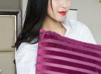 克拉女神 – 百琳的圣诞作品，居然在网盘里躲猫猫！