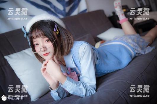 课堂上我在做笔记，兔玩映画的写真在我脑海里跑：等你下课！