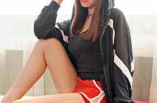 嗲囡囡 – 施忆佳KITTY的花嫁姿态：原图里的那一抹羞涩，图集里轻轻一瞥，又能撩拨出涟漪。