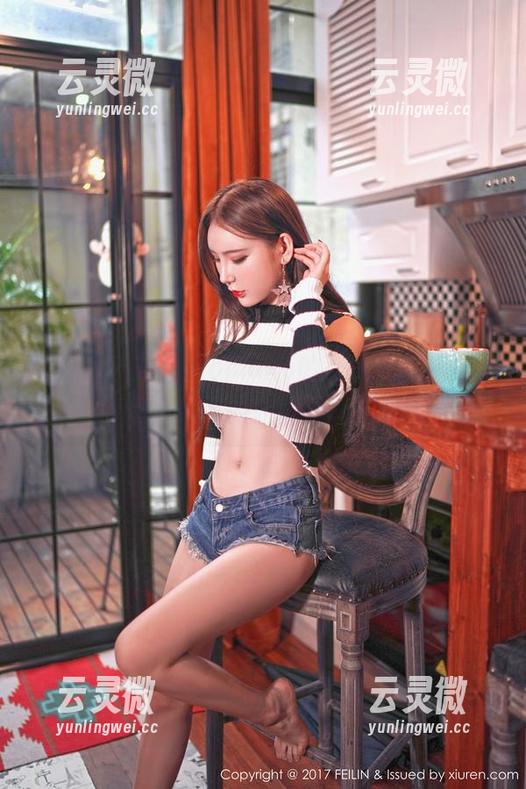 嗲囡囡 - 芷儿Momoko的私房长腿图集，突发奇想，大家的腿能不能这样来倚？