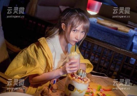 C96图册里的在下萝莉控ii，闲聊也好，姿势默念也好，总之，我就是要在高清里寻找到特别的气息。