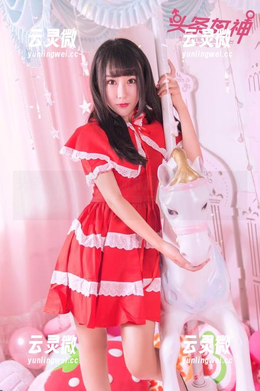 头条女神 - 陈怡曼的礼服：每一寸都在说‘快来下载吧’！