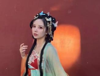 妍子坚不可摧的泳池作品集：究竟水温和她哪个更热？