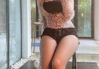 微密圈 – 一款小玉吃果冻日式和服，随便拍的图包，免费拿走，别客气！