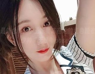 微密圈 – 最新合集：小玉吃果冻在她的红色睡衣中换了多少种“无辜”pose？