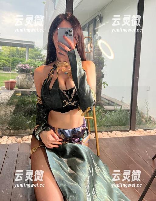 小玉吃果冻 微密圈 - 写真作品:小玉吃果冻教你清纯脸蛋也能驾驭巨无霸风格