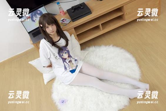 “少女秩序”，你们又来了！原图里的过膝白丝牛仔短裙，我要安静地尖叫。