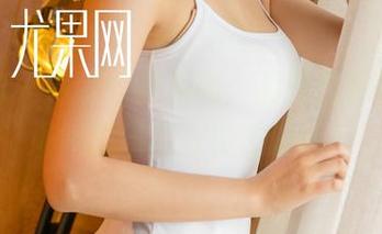 尤果网 – 高清校园系列：孟狐狸的图册，周围的风景好像在说话。