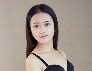尤物馆 – 这组陆萱萱Cecilia的办公室图片，有一种让人想工作的冲动
