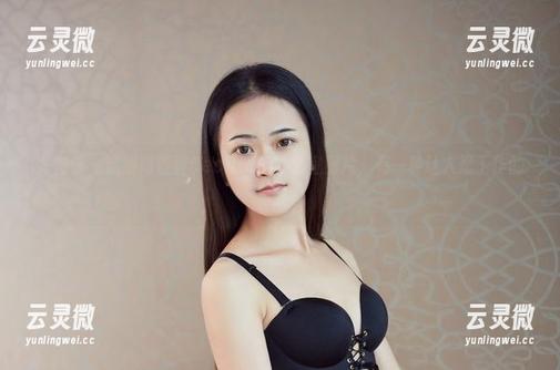 尤物馆 - 这组陆萱萱Cecilia的办公室图片，有一种让人想工作的冲动