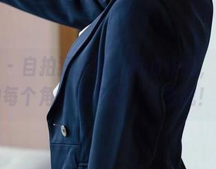 尤蜜荟 – 自拍狂人黄歆苑的作品，图片里的每个角度都在说：‘看我！’