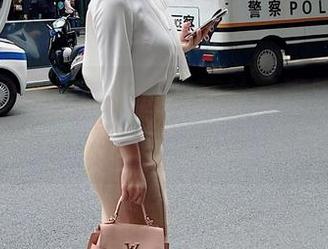 微密圈 – 张老师难得的蕾丝写真更新，虽然不巧，但还是想说声太赞！