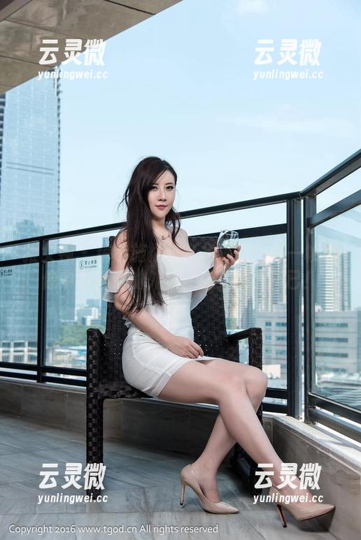 推女神-施忆佳 推女神 - 精选施忆佳红裙套图:每一帧都像中尔妈送的外卖,让人捧心不已!