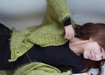 推女郎 – 在线攻略：如何在高跟鞋中优雅走路——哈尼宝宝教你反重力技巧
