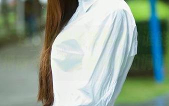 推女郎 – 连欣的职业装私拍，谁能想象她能把商务西装穿出闲聊的调调？