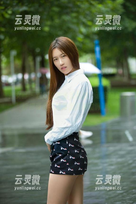 推女郎-连欣 推女郎 - 连欣的职业装私拍,谁能想象她能把商务西装穿出闲聊的调调?