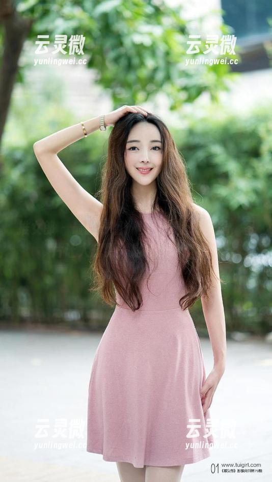 推女郎 - 最新一组：黄可穿上厨娘风，图片让人想要一起做饭的节奏！