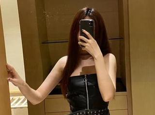 微密圈 – 不可思议，提袜少女的最新美图像透明纸那么薄，反而很有深意。