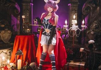 日奈娇的黑色礼服最新图集，突然好想把这礼服装进我的衣橱里！