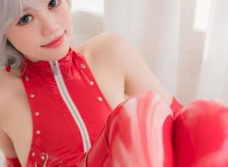 星黛鹿鹿i公开福利，图片比想象中大胆，身体链咋回事？