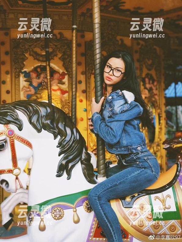 微密圈 - 李嘉欣97的浴缸风云：精选图集，水中涟漪不停。