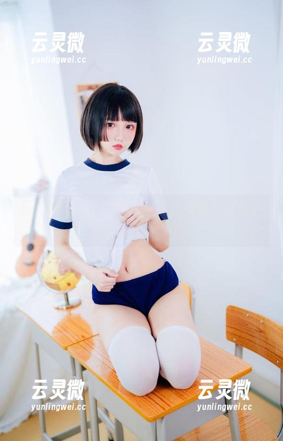 果咩酱的夏日奇遇——最新美图带你重温草莓味的小时光。