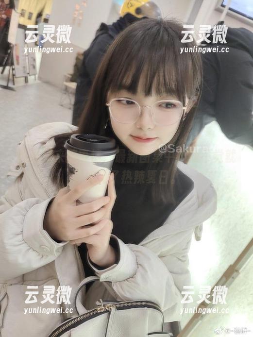 樱群 樱群又来搞事情,最新图集中不知不觉就遐想到了热辣夏日。