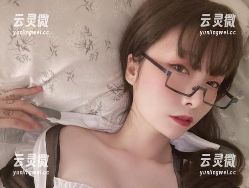 次屁啦的私拍：风纪委员的个性侧写，忍俊不禁