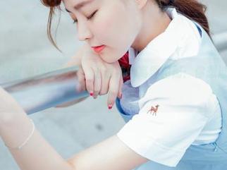 波萝社 – 浴缸边缘的想象，王语纯的高清图册：你想过它也许没那么简单吗？