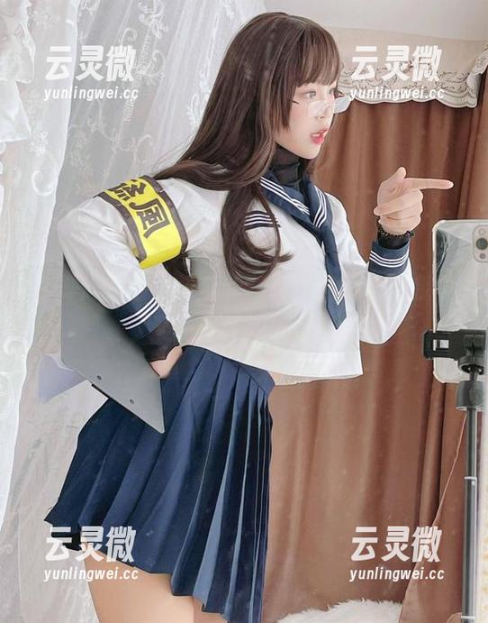 白烨烨 白烨烨的情人节全套写真,扪心自问我需要一套怀抱才行!