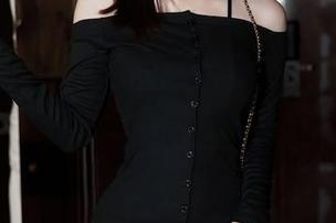 秀人网 – 哇，Cris_卓娅祺的空乘制服居然有新图包！小心美腿给你一击哦